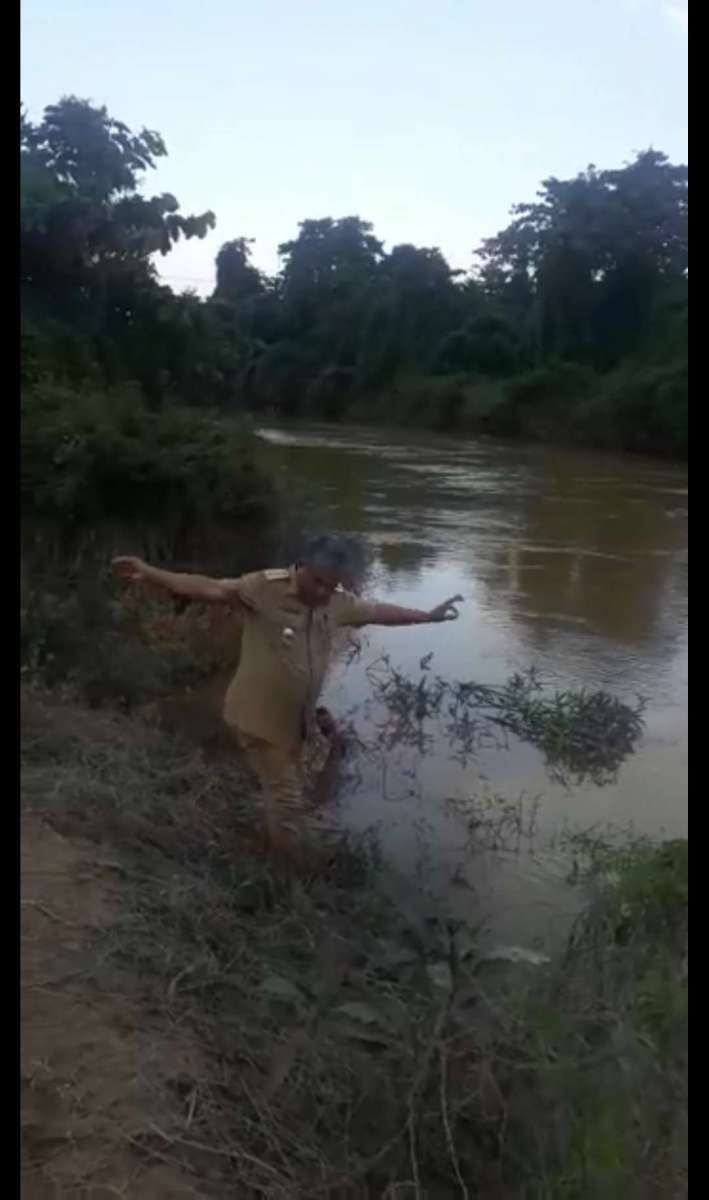 Vidio Bupati Lakukan Ritual Di Sungai Lahumbuti Viral