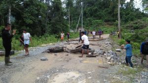 Gunakan Dinamit, Aktifitas PT DIL Buat Rumah Warga Retak