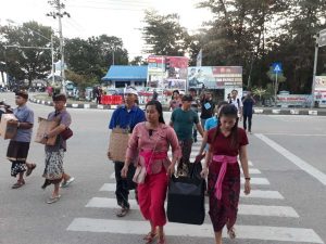 Hargai Umat Muslim Berpuasa, Pemuda Hindu Berbagi Takjil