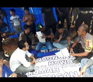 Pimpinan PLN Sektor Tak Temui Masyarakat, Warga Nii Tanasa Lanjutkan Pemalangan Pekerja PLTU