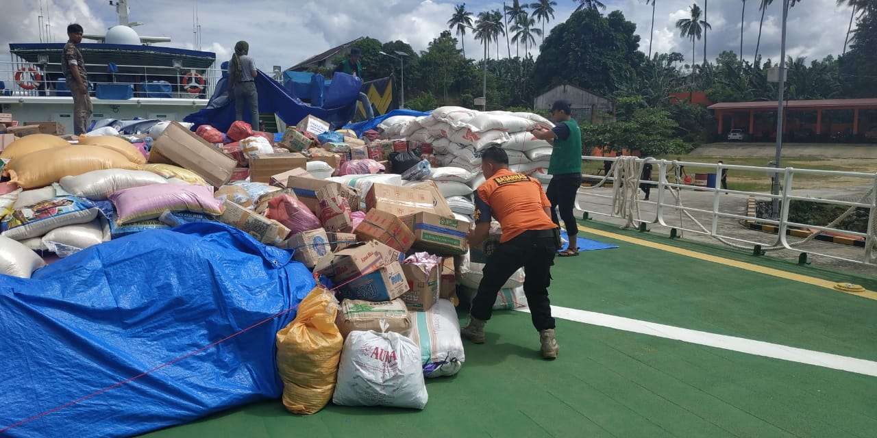 Hentikan Evakuasi, SAR Kendari Distribusikan Bantuan Logistik Sebanyak 80, Menggunakan KN Pacitan