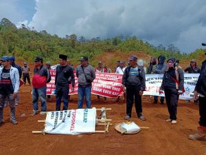 PT. Antam Banding PTUN, Pemilik Lahan Segel Penambangan Pakai Adat Mosehe Tolaki