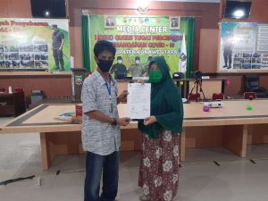 PT Bososi Serahkan Empat Ton Beras Kepada Pemkab Konut