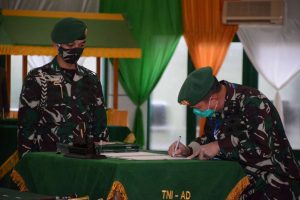 Pangdam Hasanuddin Lantik Danrem 143/HO dan Empat Pejabat Kodam ala Covid-19