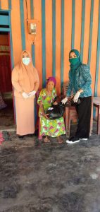 PKK Konawe Bagikan 264 Sembako Kepada Masyarakat Terdampak Covid-19