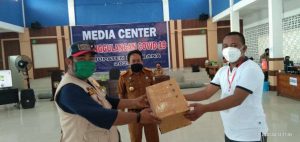Cegah Covid-19, PT Alamharig Berikan Bantuan APD Kepada Pemkab Bombana