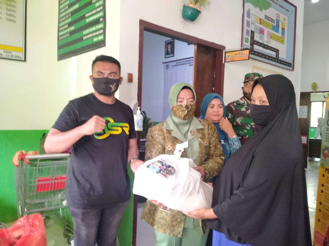 Relawan ASR Serahkan Bantuan Tahap Lima Pangdam Hasanuddin di Konkep