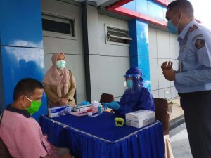 Menuju New Normal, Kantor Imigrasi Kendari Gelar Rapid Test Gratis