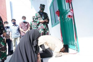 Serahkan Beda Rumah, Pangdam Hasanuddin : Kerja Ikhlas Menguatkan Semangat Bekerja Apa Saja