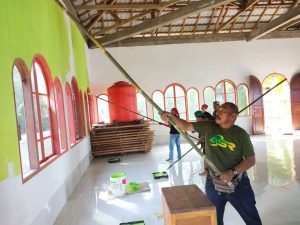 Tim Relawan ASR Perindah Tampilan Mesjid Al Muhajirin di Tamborasi Kolaka