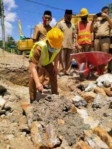 Gusli Letakan Batu Pertama Pembangunan Gedung PLHTU di Konawe