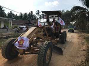 Ratakan Jalan Rusak di Poros Ladongi, Masyarakat Koltim: Terima Kasih Partai Gerindra