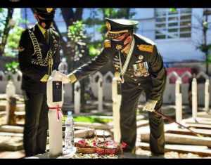 HUT TNI, Pangdam Hasanuddin Ziarah di TMP Panakukang