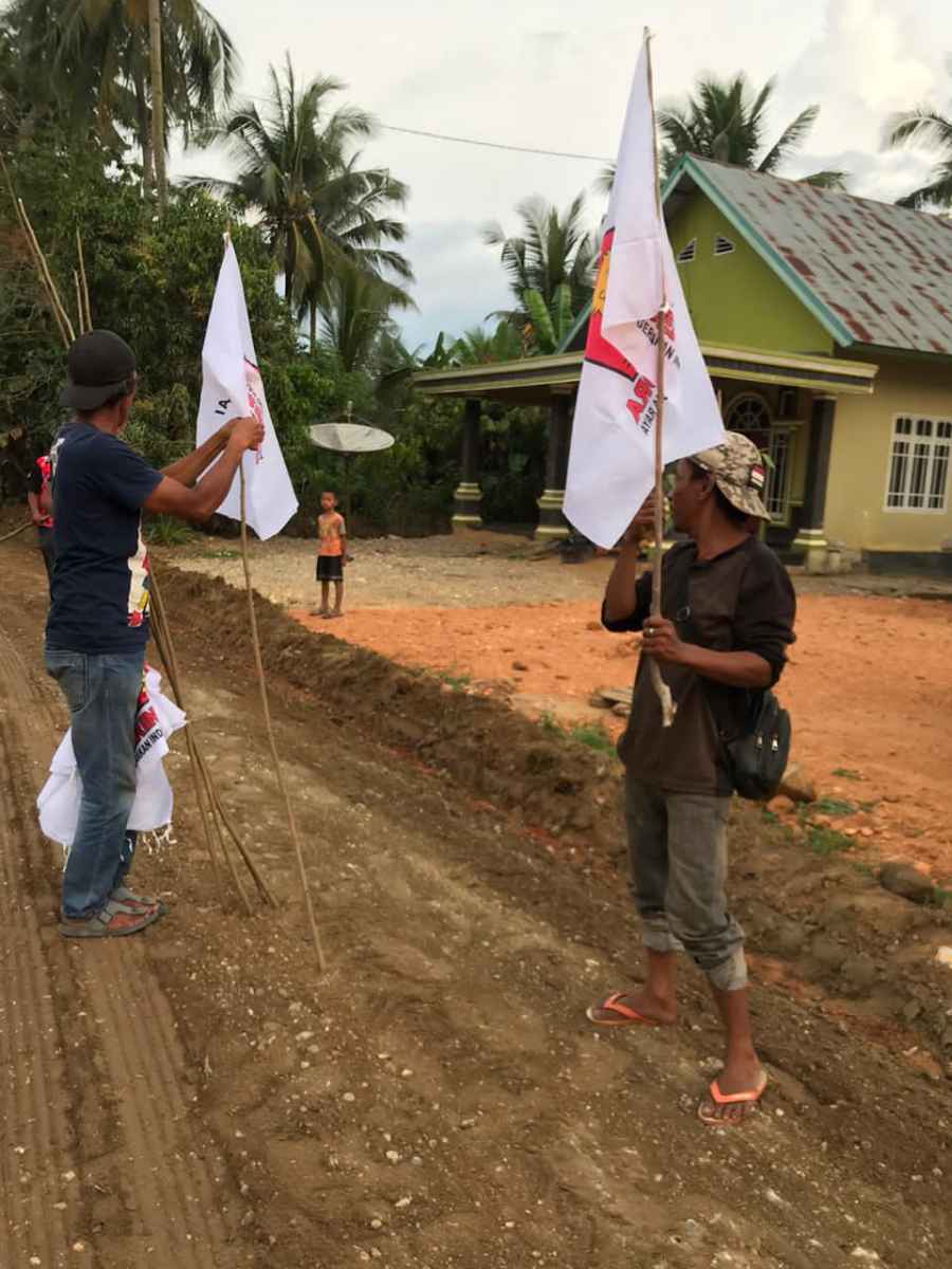 Berterima Kasih Kepada Gerindra, Masyarakat Koltim Serentak Pasang Bendera Gerindra