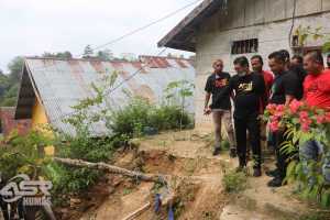 Tak Diperhatikan Pemerintah, ASR dan ASLI Perbaiki Jalan Longsor di Kendari