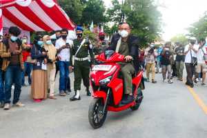 Bangga Dengan Produk Anak Bangsa, Pangdam Hasanuddin Beli Tiga Motor Listrik
