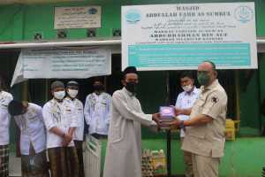 Bersama Istri, Ketua Gerindra Sultra Berbagi Kebahagiaan Menyambut HUT Gerindra ke-13