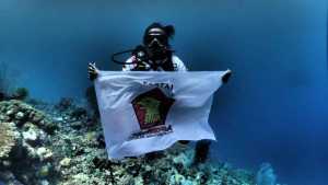 HUT ke-13, Bendera Gerindra Berkibar di Laut Konawe