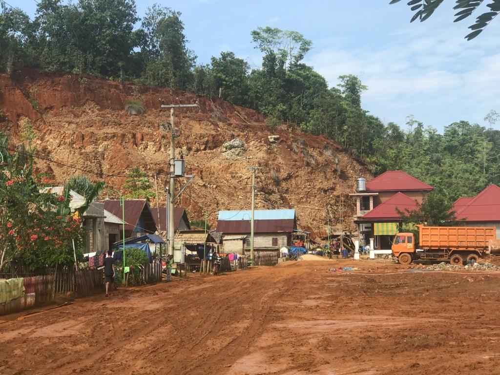 Aktivitas Pertambangan hanya Berjarak Puluhan Meter dari Pemukiman Warga Desa Tapunggaya