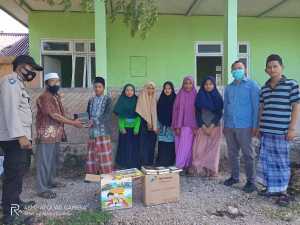 Rumah Syamil Qur'an Kendari Serahkan Wakaf Qur'an dan Buku di Wakatobi