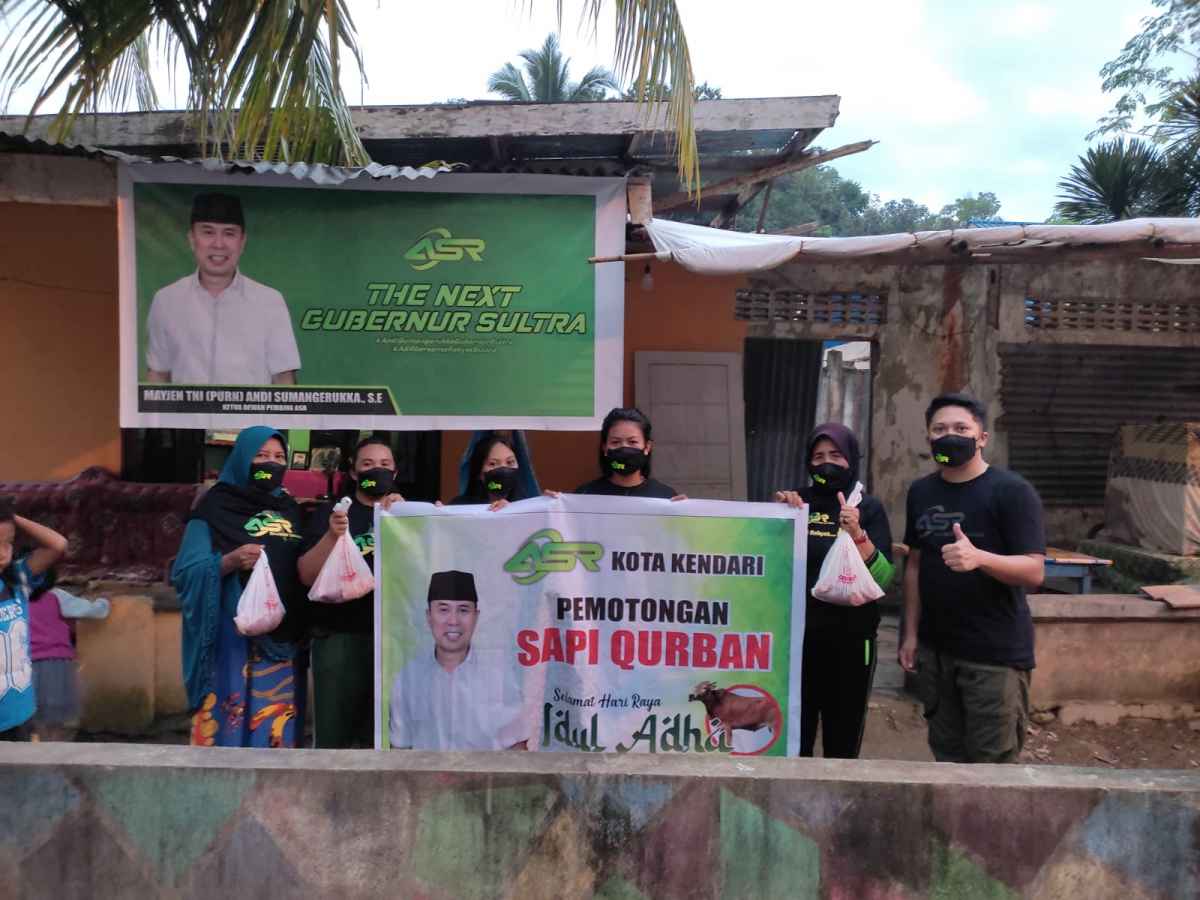 Relawan ASR Kendari Berbagi Daging Qurban di Beberapa Kecamatan