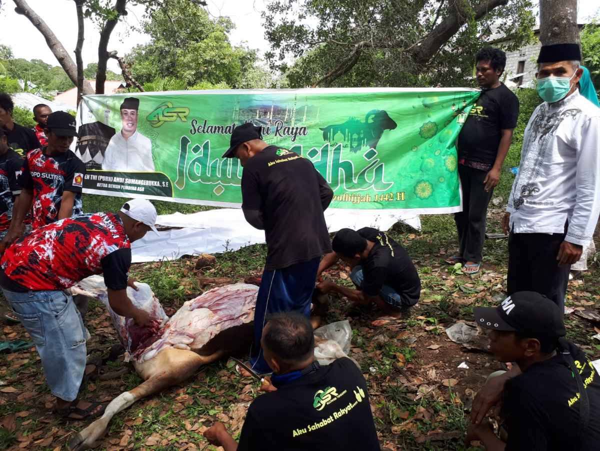 Pererat Silaturahmi, ASR dan Gerindra Bagikan Daging Qurban Kepada Seluruh Kecamatan di Busel