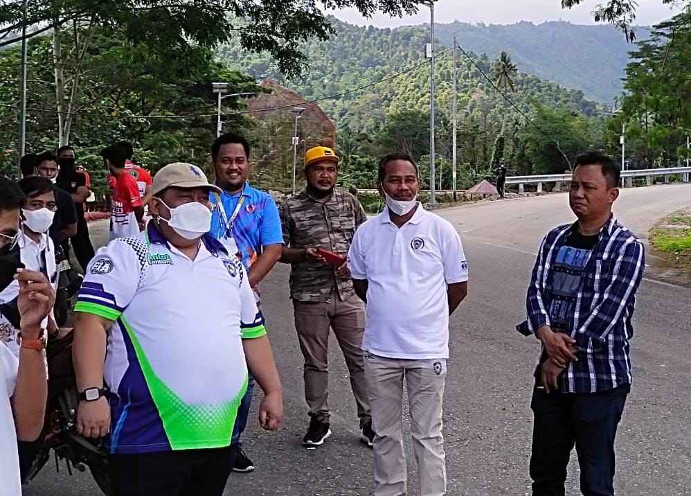 Anton Timbang Pantau Langsung Latihan Pembalap PON di Kolut, Bupati Bangga Sirkuit Jadi Lokasi Latihan
