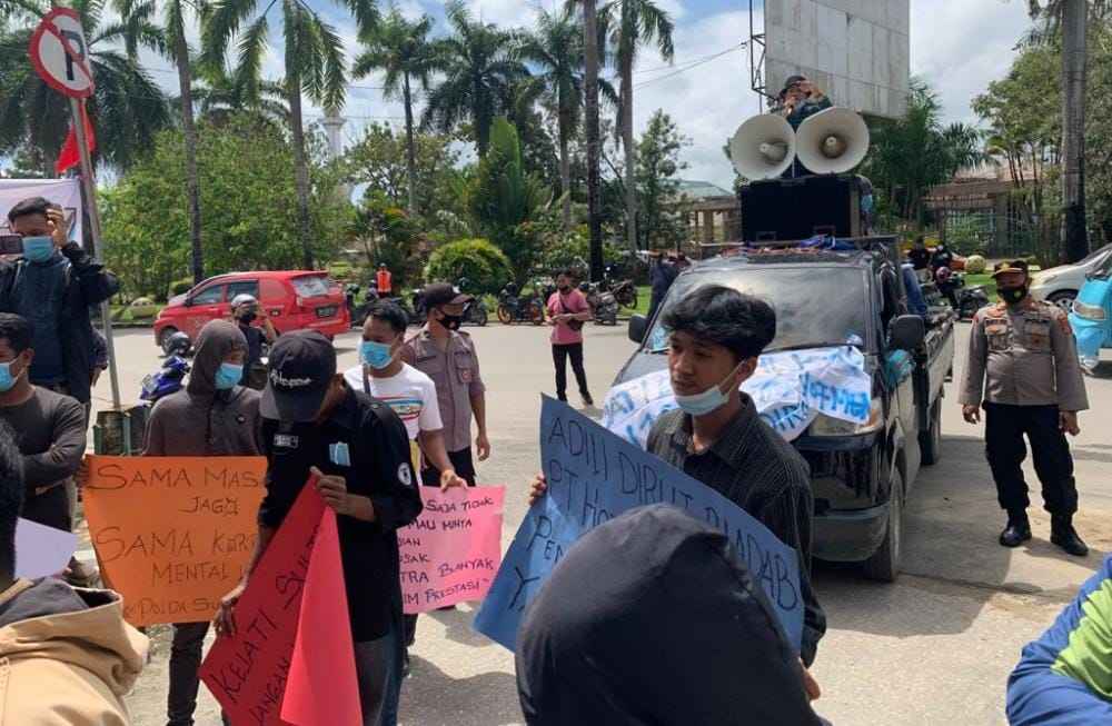 PT. Hoffmen Energi Perkasa Buat Jetty Diluar IUP, Jelih Indonesia Demo Kejati Sultra