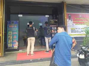 THM Bandel di Masa PPKM Level Tiga, Pengunjung Karaoke Syahrini Diarahkan Parkir Kendaraan di Belakang Hotel