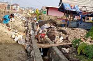 Realisasikan Dana Desa 2021, Pemdes Ulu Lalimbue Bangun Drainase