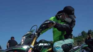 Ngetrail, Andi Sumangerukka Kunjungi Desa Terpencil di Kolaka dan Berbagi Kebahagiaan