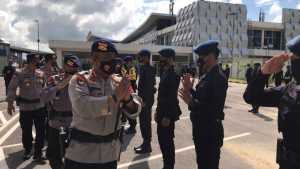 Dansat Brimob Polda Sultra Pimpin Upacara Penyambutan Ratusan Personel BKO Polda Papua 