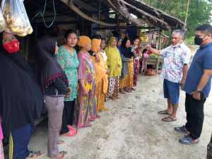 KSK Disambut Penuh Antusias Emak-Emak Penjual di Konsel