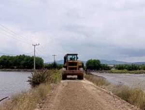 Peka Dengan Kepentingan Masyarakat, PT VDNI Timbun Jalan Desa yang Rusak Parah