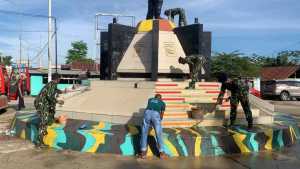 Puluhan Personel Brimob Polda Sultra Lakukan Perawatan Tugu Perjuangan Korps Brimob Polri