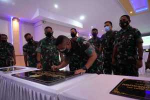 Danrem 143/Halu Oleo Resmikan Koramil di Dua Daerah 