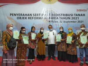 Kery Serahkan 571 Sertipikat Tanah di Dua Kecamatan