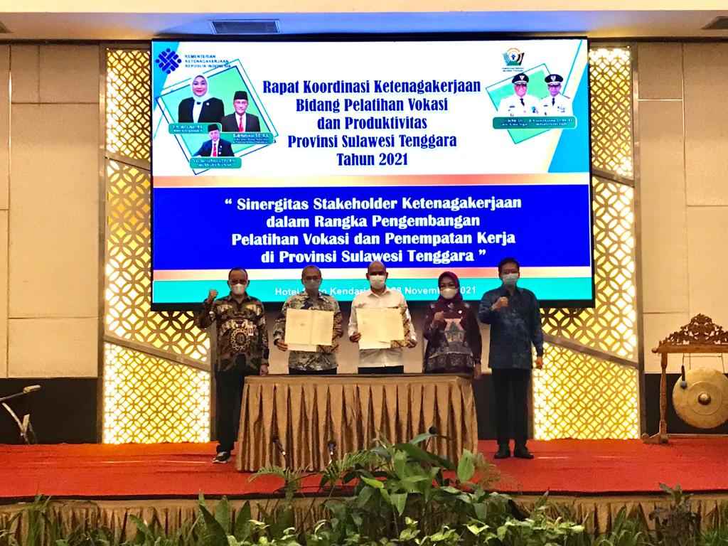 Tingkatkan SDM Sultra, PT VDNI Bantu Peralatan Untuk Workshop Alat Berat di BLK Kendari