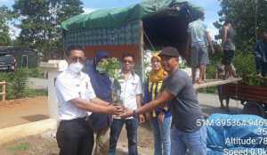 Tingkatkan Produksi dan Kesejahteraan Petani, Dinas Pertanian Bombana Berikan Bantuan Bibit