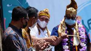Nampak Bupati Konawe Utara, Ruksamin bersama Gubernur Sultra, H. Ali Mazi.