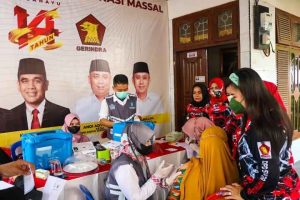 Peserta Vaksinasi Massal Gerindra Sultra Membludak, Ratusan Warga Disuntik Vaksin I dan II