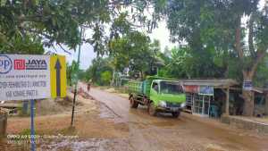 Tak Ditutup Terpal, Aktifitas Truk Intai Keselamatan Pengguna Jalan di Konawe