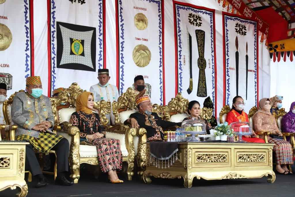 Kado Spesial KSK, Di HUT Konawe ke 62. Konawe Gemilang Untuk Masa Depan Sultra Kado Spesial KSK, Di HUT Konawe ke 62. Konawe Gemilang Untuk Masa Depan Sultra