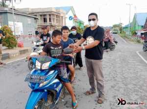 Squat Bete Ngisi Bagikan Ratusan Paket Takjil Gratis