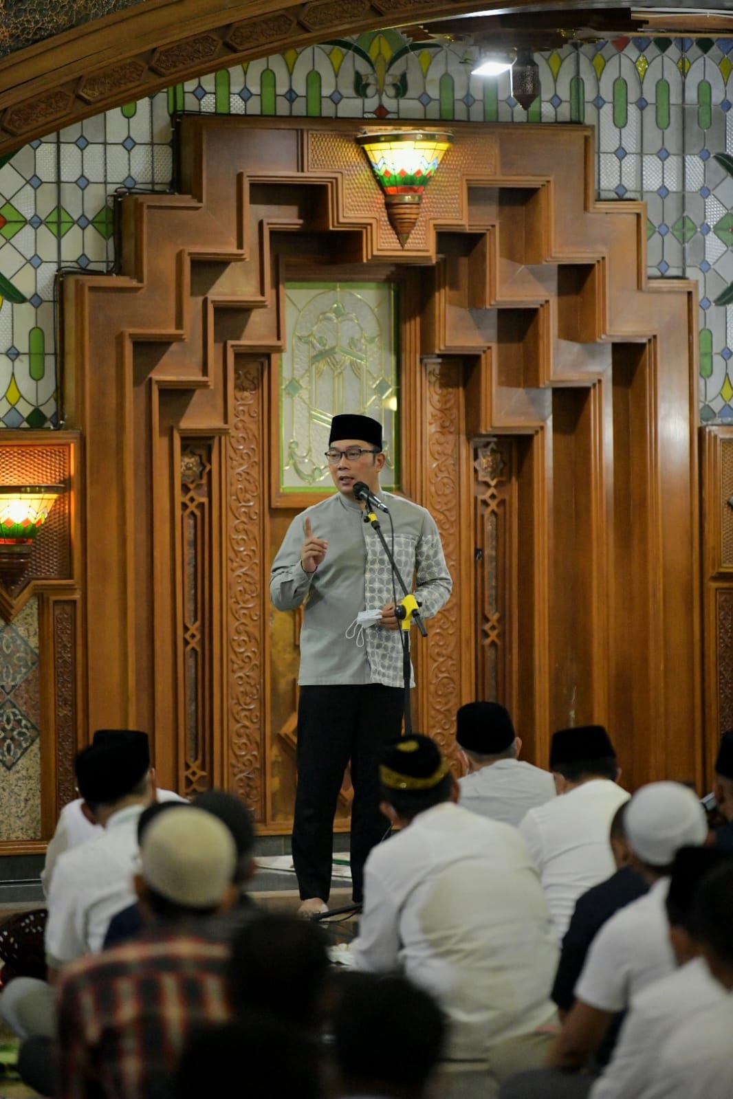 Pusdai Dipenuhi Jemaah Tarawih, Ridwan Kamil Terharu