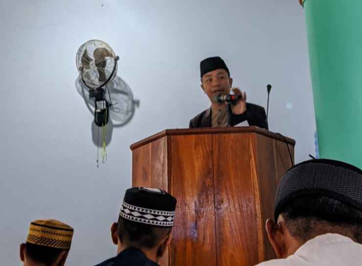 Bawakan Khutbah Idul Fitri 1443 Hijriah, Ketua KNPI Konsel: Tiada Yang Lebih Mahal, Selain Meminta Maaf