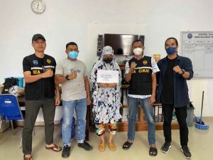 Usai Terima Paket Dari Kurir, Seorang Ibu di Kendari Langsung Dibekuk Petugas