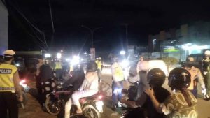 Aparat Gabungan TNI - Polri di Kendari Amankan Dua Pemuda di Jalan Raya