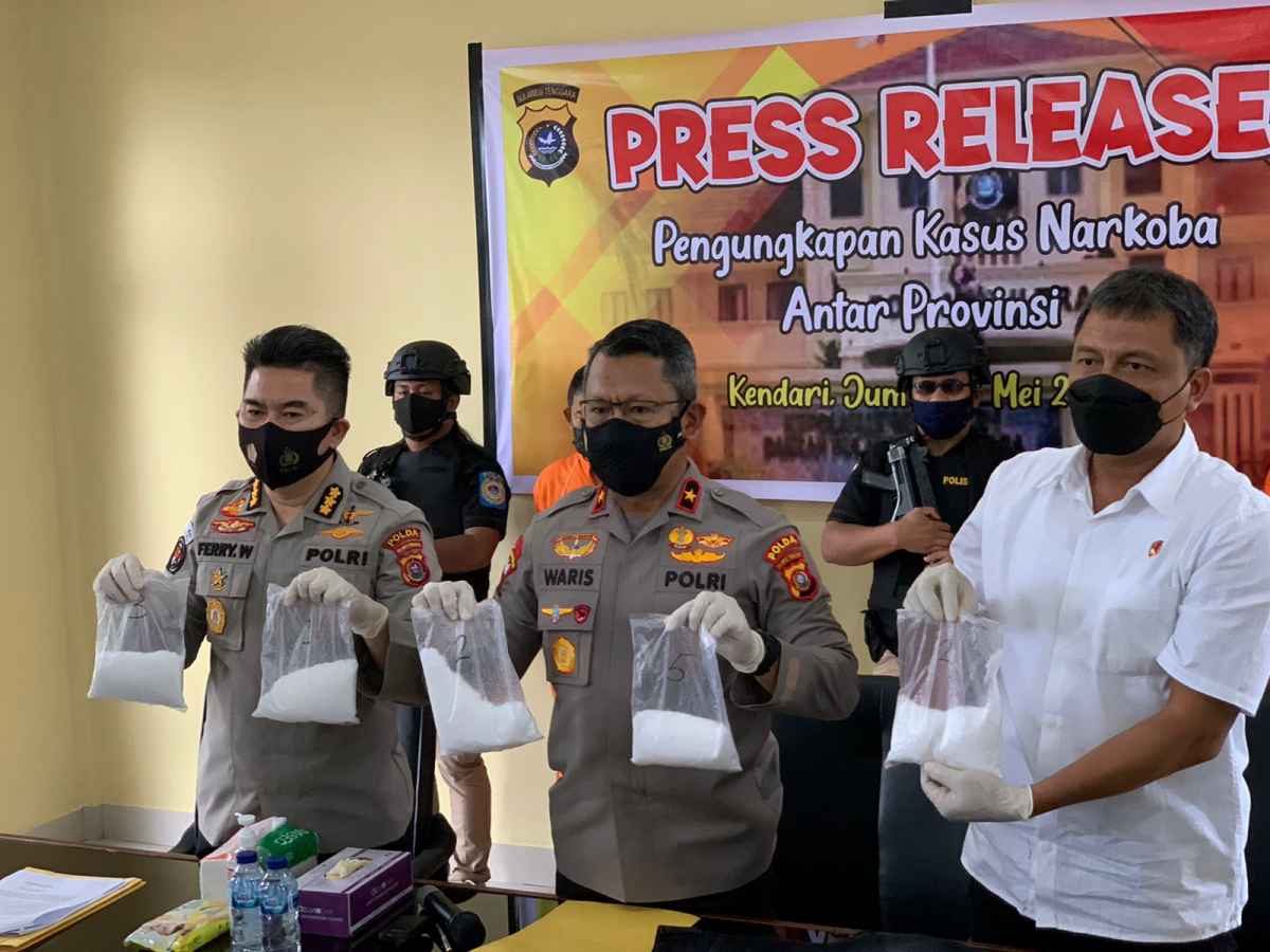 Tiga Pelaku Pengedar Lintas Provinsi Diringkus Polisi, Barang Bukti 2,5 Kg Sabu Disita