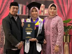 Cerita Dhiya Ramadhani, Jadi Lulusan Terbaik UHO Berbekal Doa Orang Tua